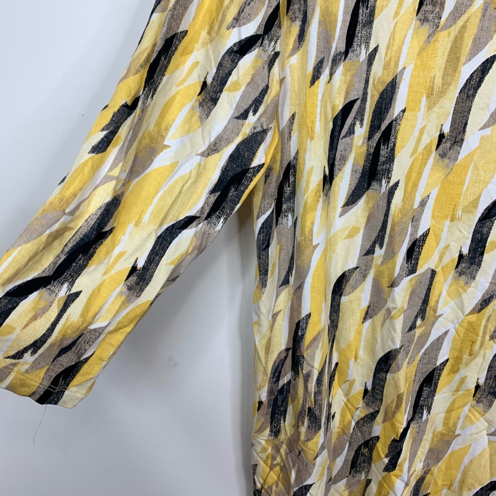 JM Collection • patterned top - Picture 7 of 8